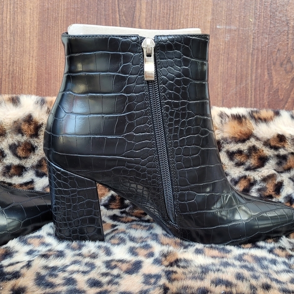 New Felicia Block Heel Croco Booties Boots Sz 9 - Picture 4 of 13